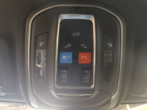 New 2025 Jeep Grand Cherokee L Altitude image 28