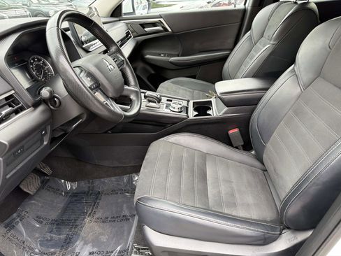 Used 2024 Mitsubishi Outlander FWD image 14