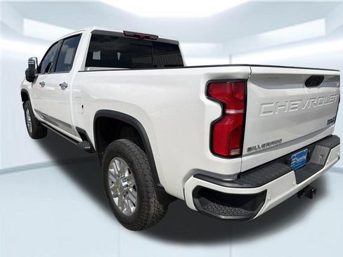 Used 2025 Chevrolet Silverado 2500 High Country w/ High Country Premium Package AWD/4WD image 8