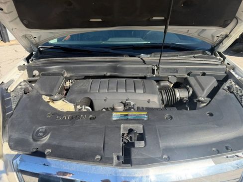 Used 2010 Saturn Outlook XR FWD image 32