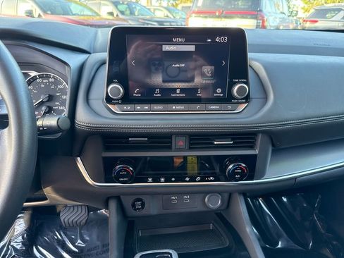 Used 2024 Nissan Rogue SV image 17