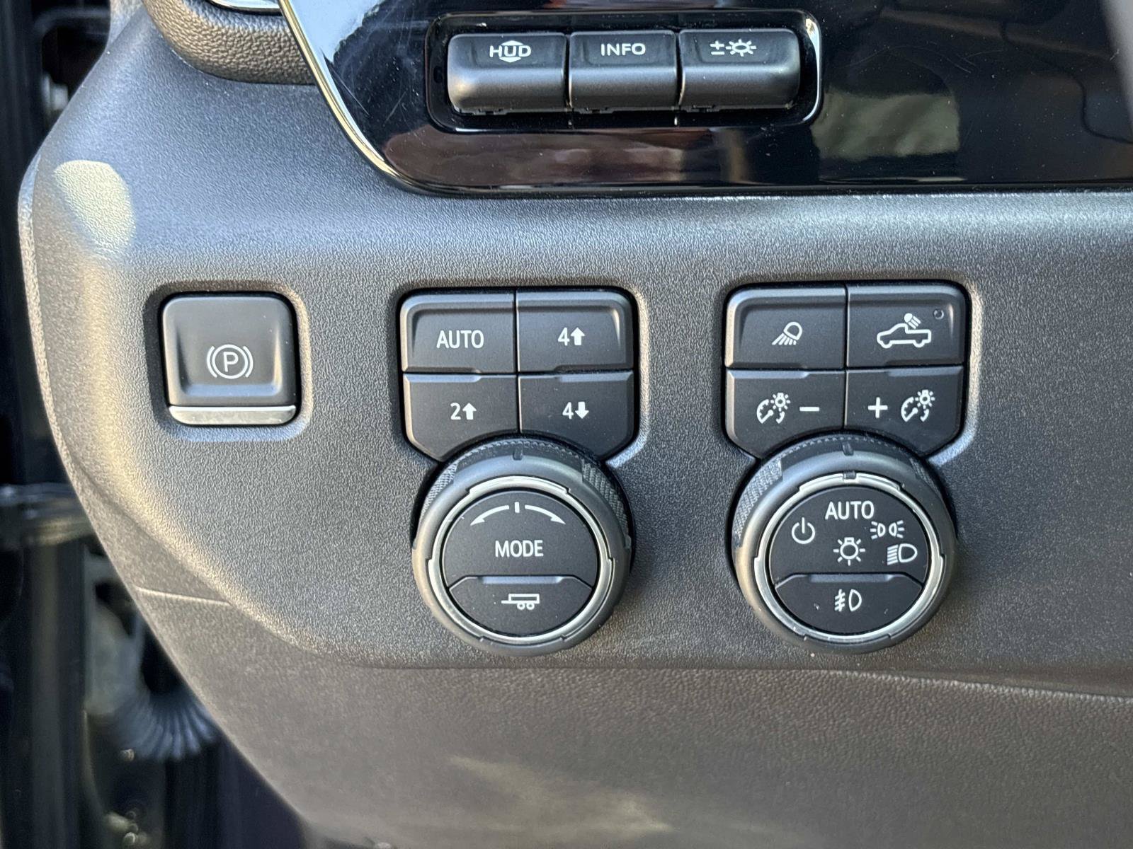 Used 2022 Chevrolet Silverado 1500 ZR2 w/ Technology Package AWD/4WD image 19