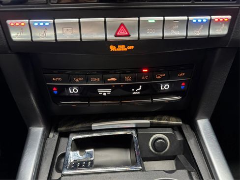 Used 2015 Mercedes-Benz E 400 4MATIC Sedan w/ Parking Assist Package image 23