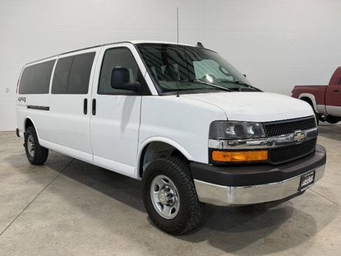 Used 2016 Chevrolet Express 3500 LT w/ LT Preferred Equipment Group RWD image 5