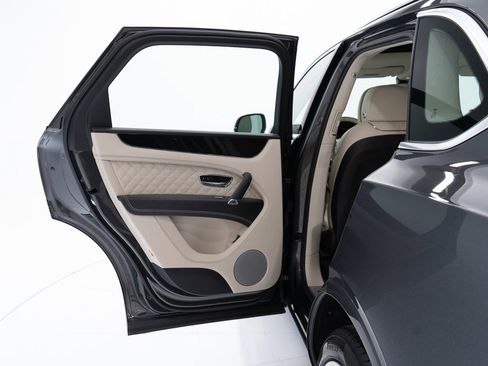 Used 2020 Bentley Bentayga V8 image 21