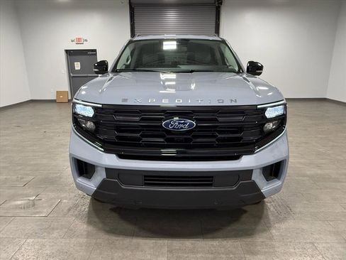 New 2026 Ford Expedition Active image 9