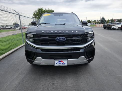Used 2025 Ford Expedition Platinum AWD/4WD image 2