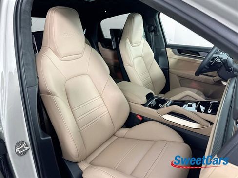 Used 2025 Porsche Cayenne Turbo image 12
