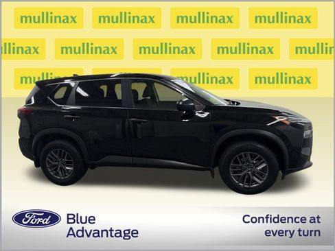 Used 2023 Nissan Rogue S image 2