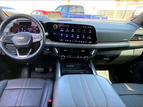 Used 2025 Chevrolet Tahoe High Country AWD/4WD image 16