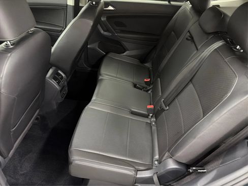 Used 2018 Volkswagen Tiguan SEL FWD image 30