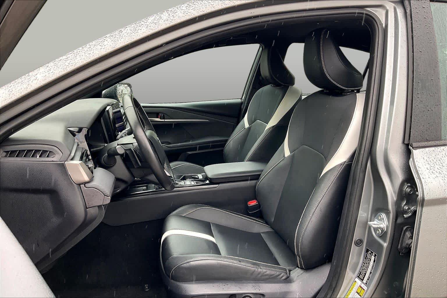 Used 2025 Toyota Camry SE w/ Convenience Package AWD/4WD image 8