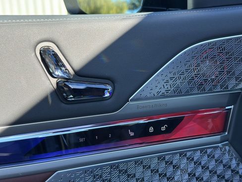 Used 2025 BMW 740i xDrive w/ Executive Package image 21