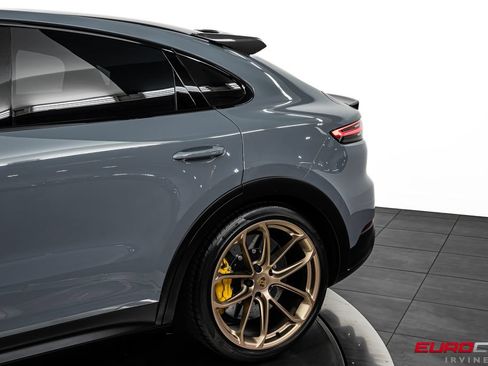 Used 2022 Porsche Cayenne Turbo GT AWD/4WD image 17