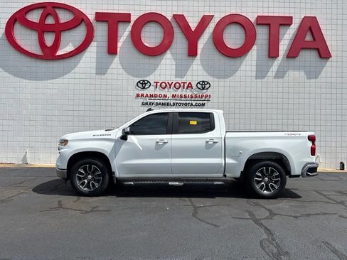 Used 2023 Chevrolet Silverado 1500 LT AWD/4WD image 5