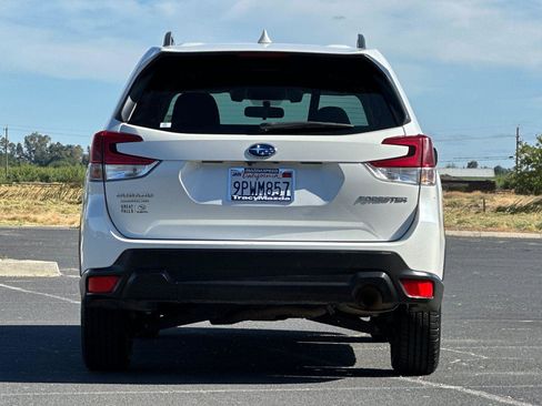 Used 2020 Subaru Forester Premium image 5