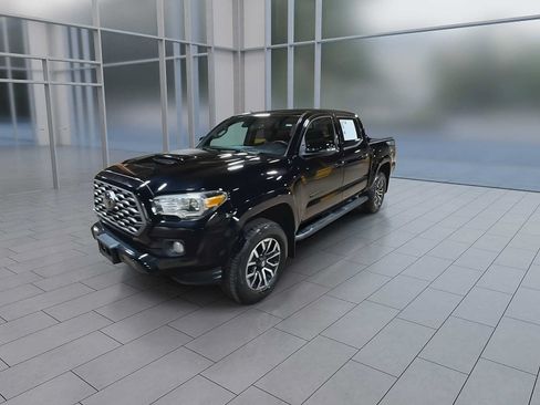 Used 2021 Toyota Tacoma TRD Sport w/ Technology Package AWD/4WD image 4