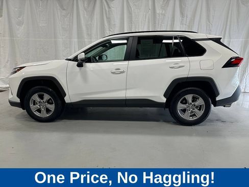 Used 2025 Toyota RAV4 XLE AWD/4WD image 4
