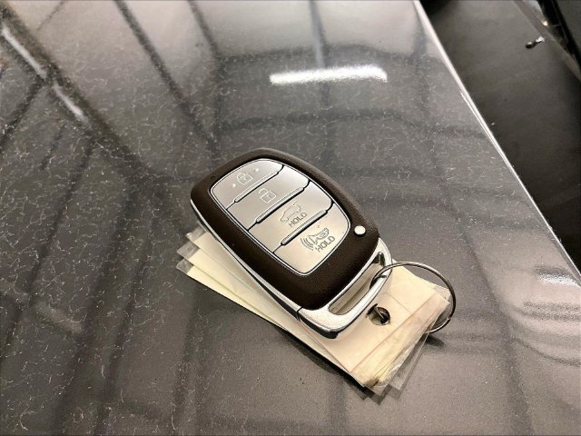 Used 2019 Hyundai Ioniq Plug-In Hybrid FWD image 9