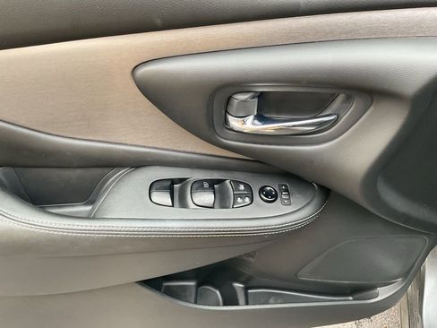 Used 2022 Nissan Murano S image 11
