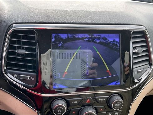 Used 2019 Jeep Grand Cherokee Limited w/ Luxury Group II image 21