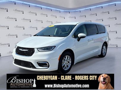 Used 2023 Chrysler Pacifica Touring-L