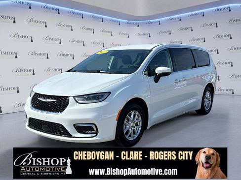 Used 2023 Chrysler Pacifica Touring-L image 1