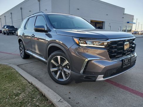 New 2025 Honda Pilot Elite image 2