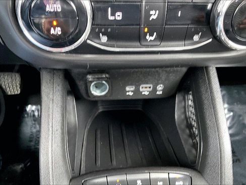 Used 2023 Chevrolet TrailBlazer LT AWD/4WD image 16