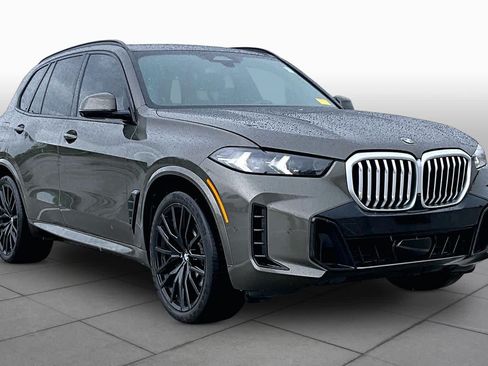 Used 2024 BMW X5 sDrive40i w/ M Sport Package RWD image 3