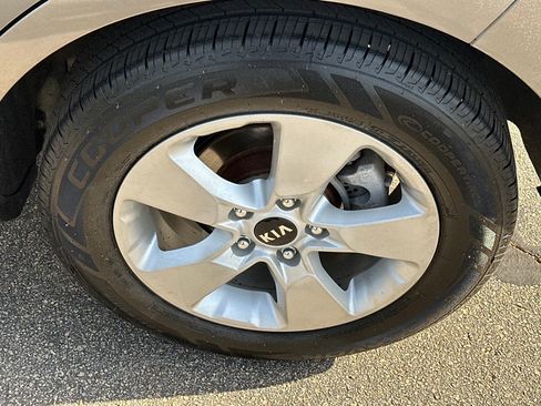 Used 2017 Kia Soul FWD image 14