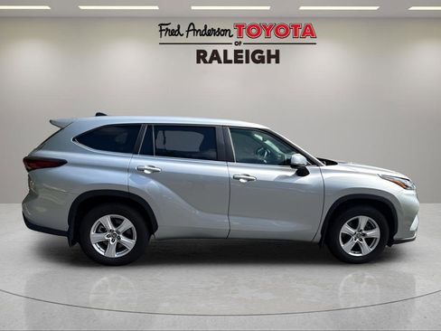 Used 2024 Toyota Highlander LE image 20