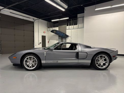 Used 2006 Ford GT RWD image 3