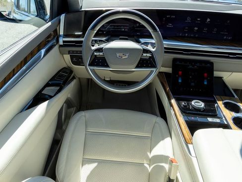 Certified 2025 Cadillac Escalade Sport Platinum w/ LPO, ONYX Package image 21