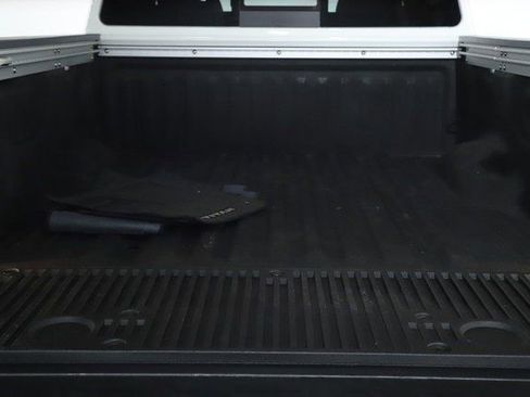 Used 2024 Nissan Titan SV w/ SV Convenience Package image 30