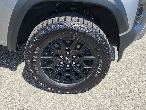 Used 2023 Chevrolet Colorado Trail Boss w/ Technology Package AWD/4WD image 10