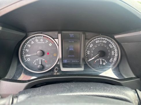 Used 2019 Toyota Tacoma TRD Sport w/ Technology Package AWD/4WD image 17