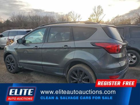 Used 2019 Ford Escape SE image 3