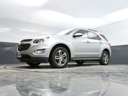 Used 2017 Chevrolet Equinox Premier w/ Enhanced Convenience Package image 39