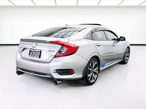 Used 2019 Honda Civic Touring image 4