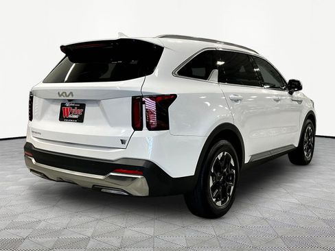Used 2025 Kia Sorento S FWD image 6