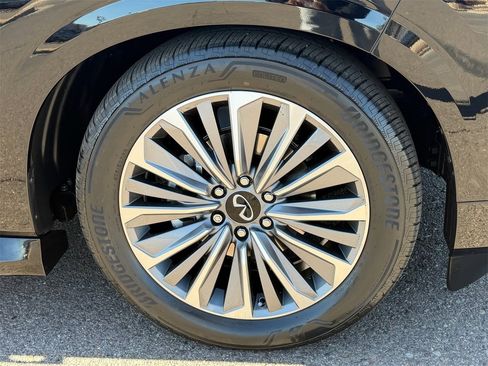 Used 2025 INFINITI QX80 Luxe image 8