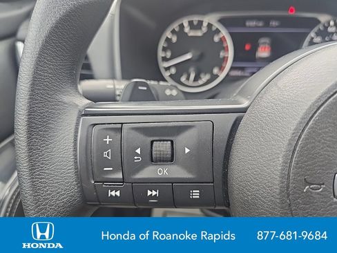 Used 2024 Nissan Rogue SV FWD image 23