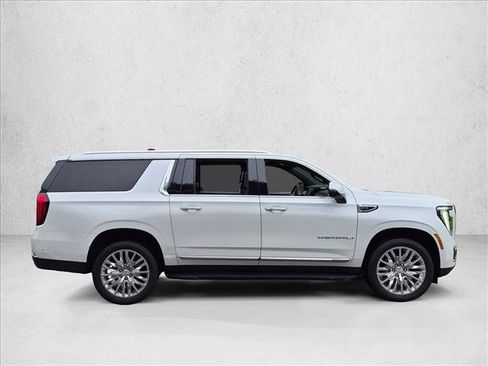 Used 2025 GMC Yukon XL Denali AWD/4WD image 4