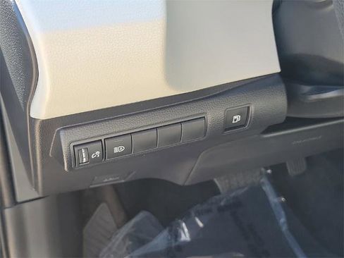 Used 2025 Toyota Corolla LE image 23
