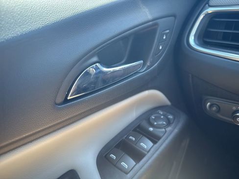 Used 2018 Chevrolet Equinox Premier AWD/4WD image 26