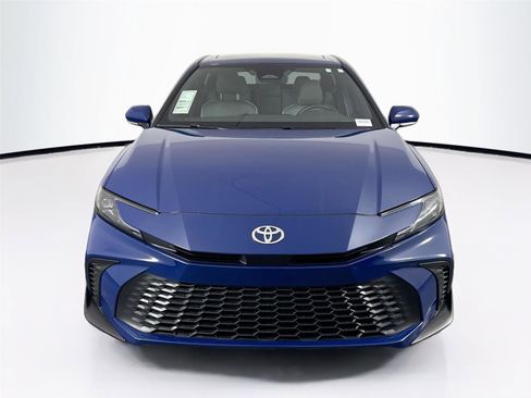 Used 2025 Toyota Camry SE image 3