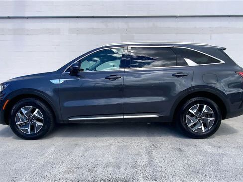 Used 2023 Kia Sorento EX w/ Panoramic Sunroof Package FWD image 3