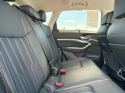 Used 2019 Audi e-tron Prestige w/ Prestige Package AWD/4WD image 15