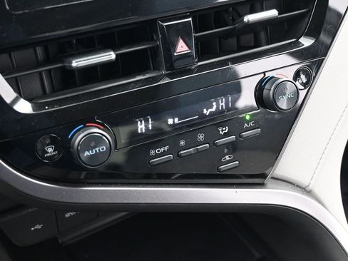 Used 2024 Toyota Camry SE image 25